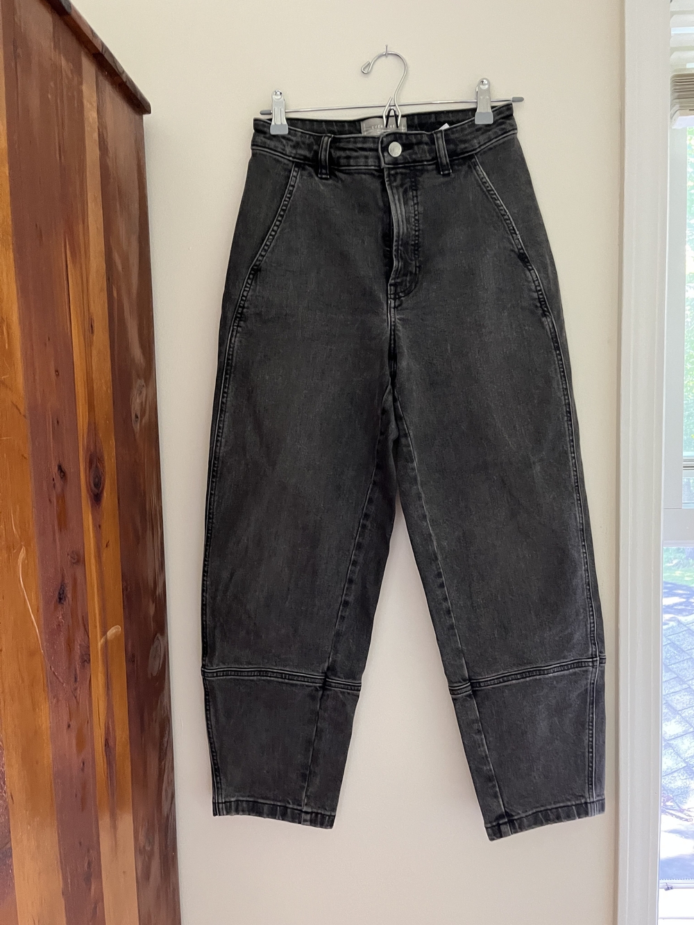 EVERLANE UTILITY BARREL LEG  Jeans - Black 26 Very Good Condition